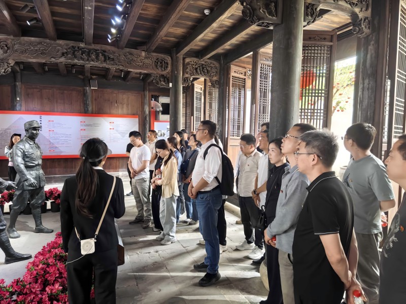 循跡悟思想 發(fā)揚(yáng)鐵作風(fēng) 凝心促踐行  亞通新材黨總支開展主題黨日活動(dòng)2.jpg