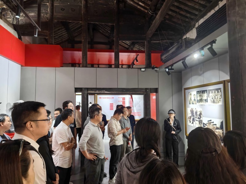 循跡悟思想 發(fā)揚(yáng)鐵作風(fēng) 凝心促踐行  亞通新材黨總支開展主題黨日活動(dòng)3.jpg